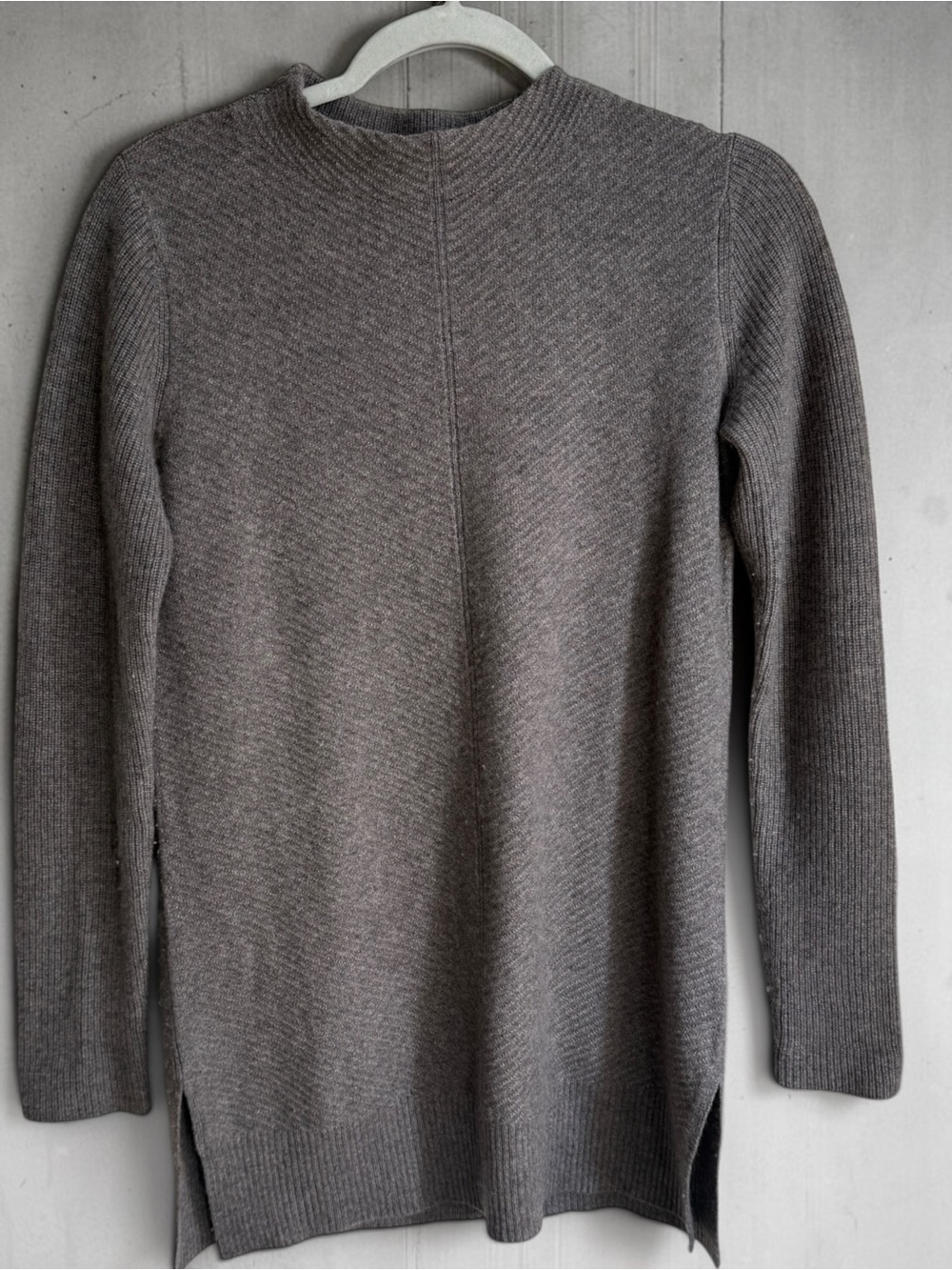 MM Lafleur 100% cashmere Gray Ribbed Crewneck Sweater